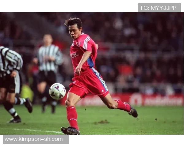 足球明星大头照片集锦展现球场风采与个人魅力的精彩瞬间