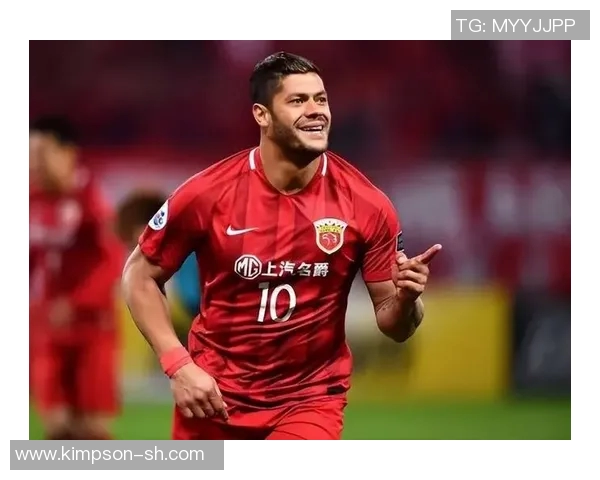 昔日足球明星重返故土激情对决老东家引发球迷热烈期待