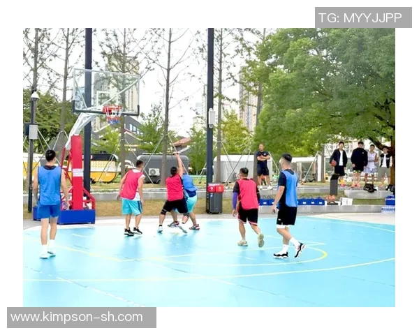 篮球明星闪耀活动现场引发粉丝热潮现场气氛火爆尽显运动魅力与激情